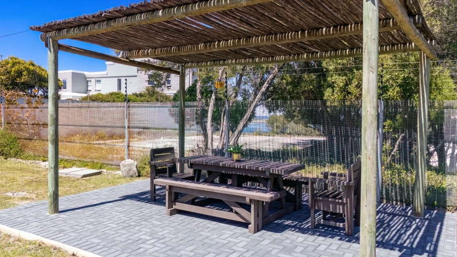 4 Bedroom Property for Sale in Sandbaai Western Cape